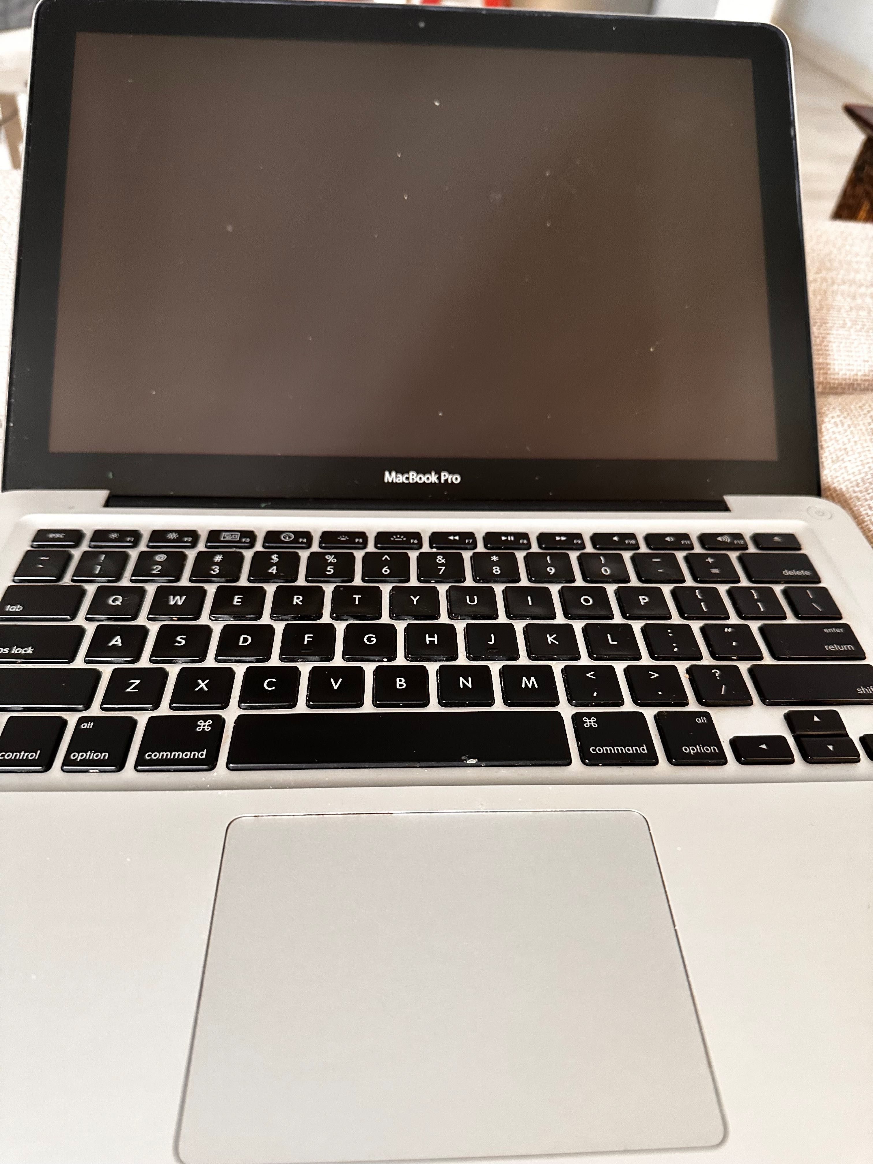 Macbook Pro 2010 para peças