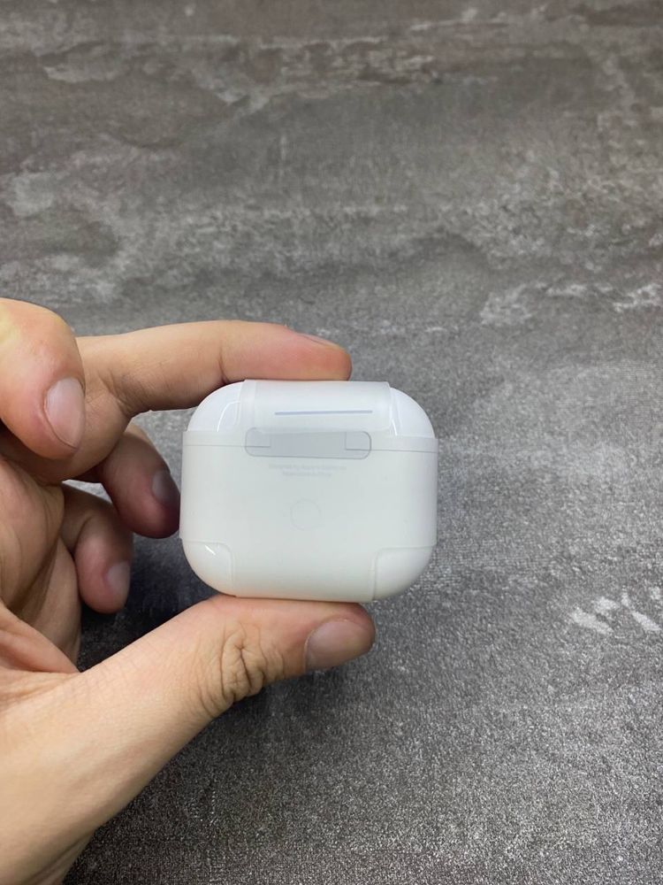 AirPods 3 with MagSafe charging case (MME73) (як нові) A+