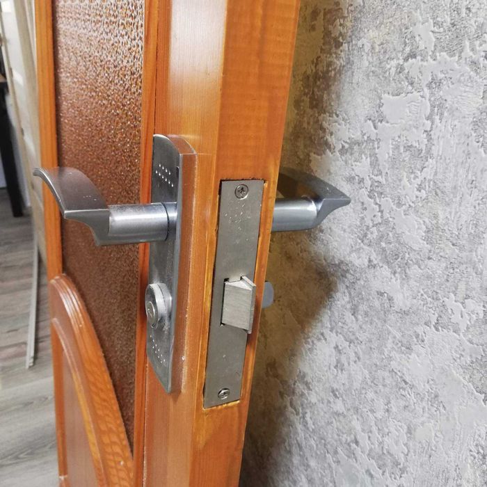 Двері міжкімнатні дубові 80*200 см  з ручкою