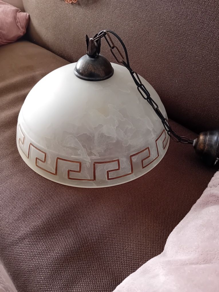 Żyrandol w cenie klosza