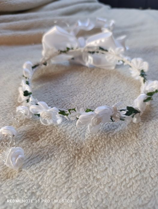 Skromny delikatny wianek komunijny