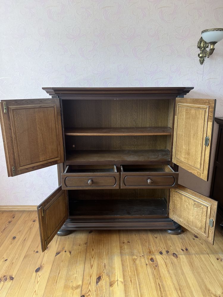 Деревʼяний комод