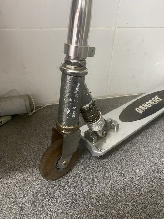 Trotinete da marca Randers, com marcas de uso mas 100% funcional.