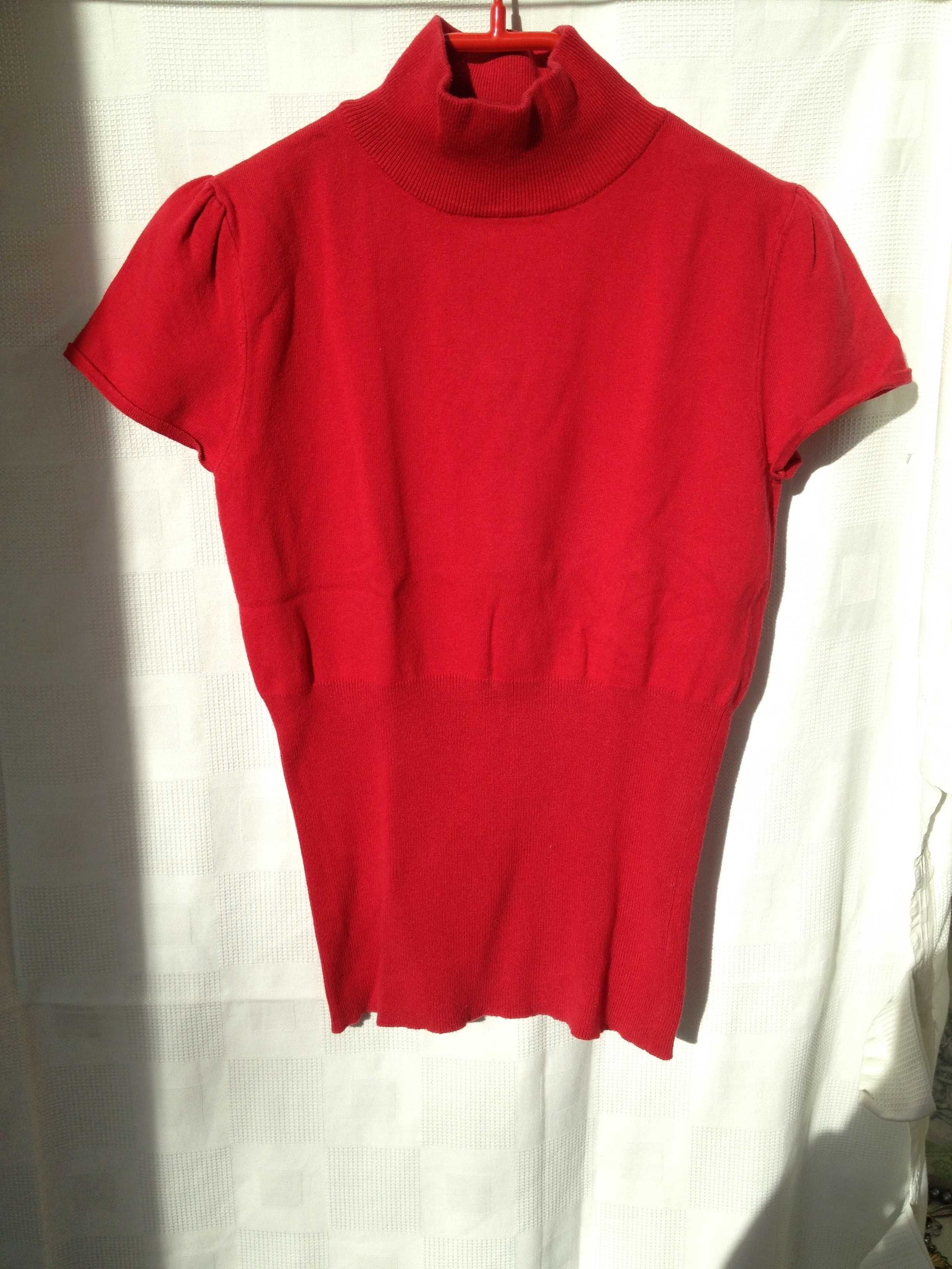 Красный комплект из кофты и юбки  в очень хорошем состоянии