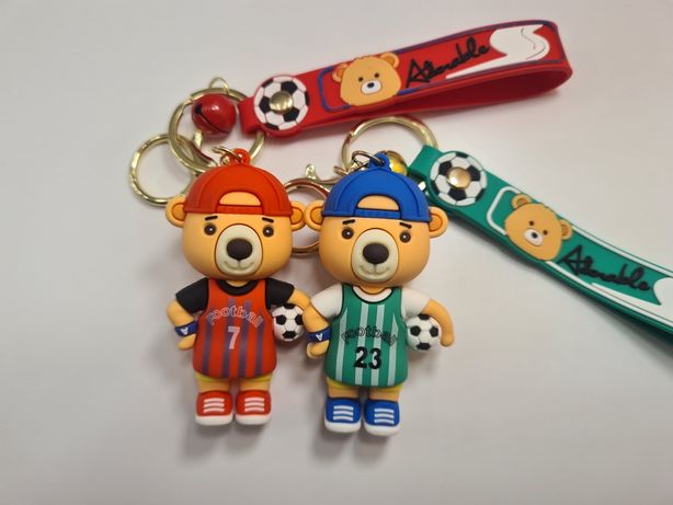 Брелок ведмедик з мячем футболіст для ключів дитячий для дітей футбол