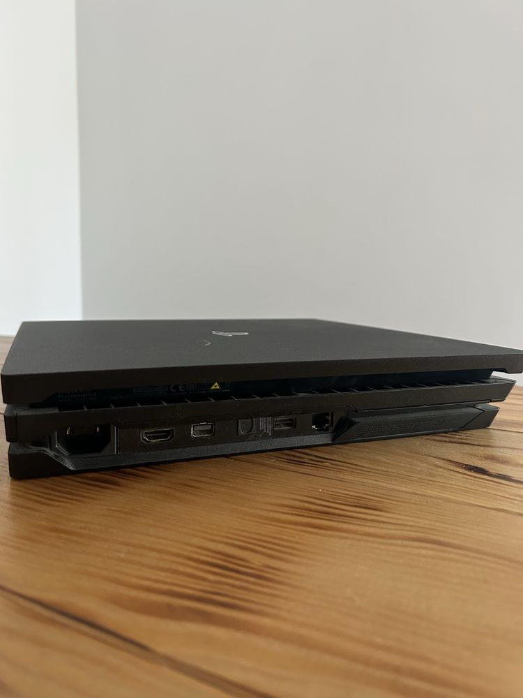 PS4 Pro - 1TB - usado