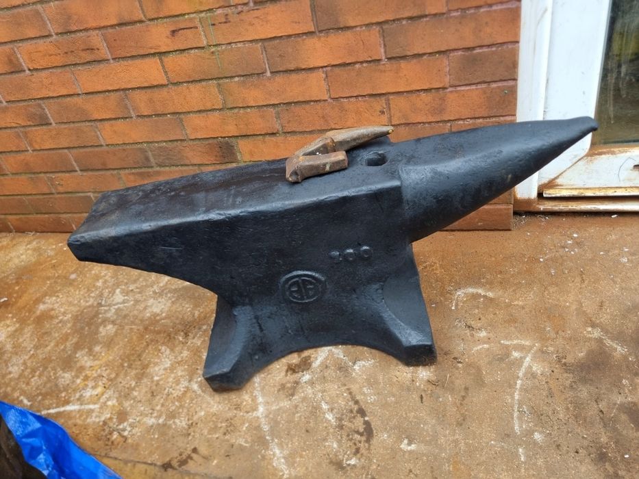 Ogromne kowadło 200kg