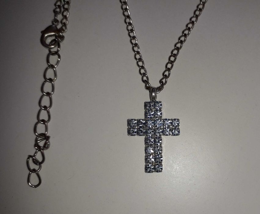 Łańcuszek damski z krzyżykiem, błękitne kryształki. Dł.48/53cm