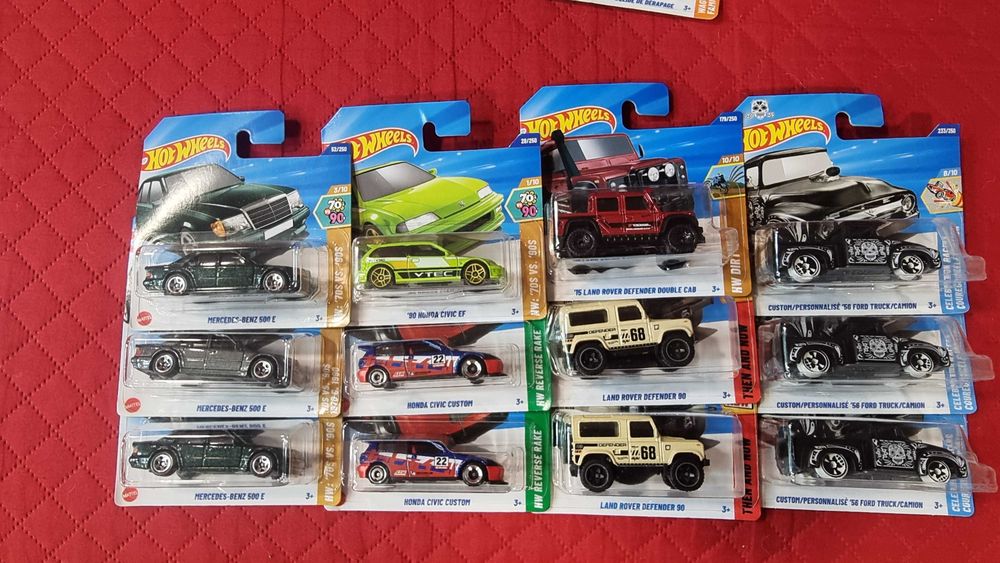 HotWheels novos em caixa para venda.
