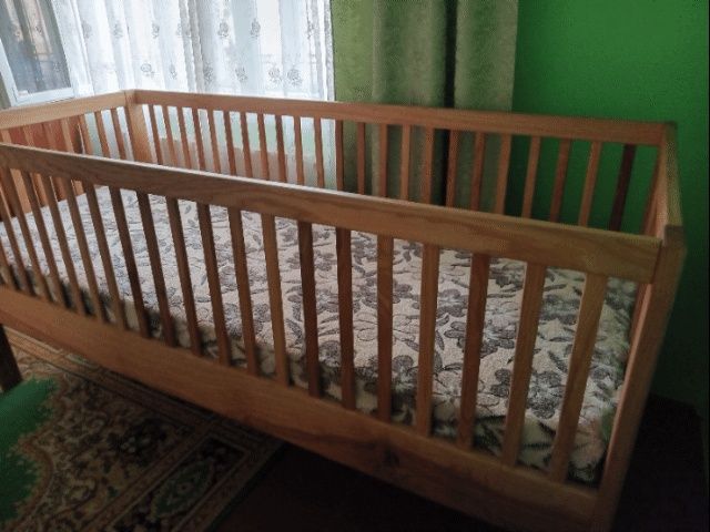 Ліжко дитяче дерев'яне