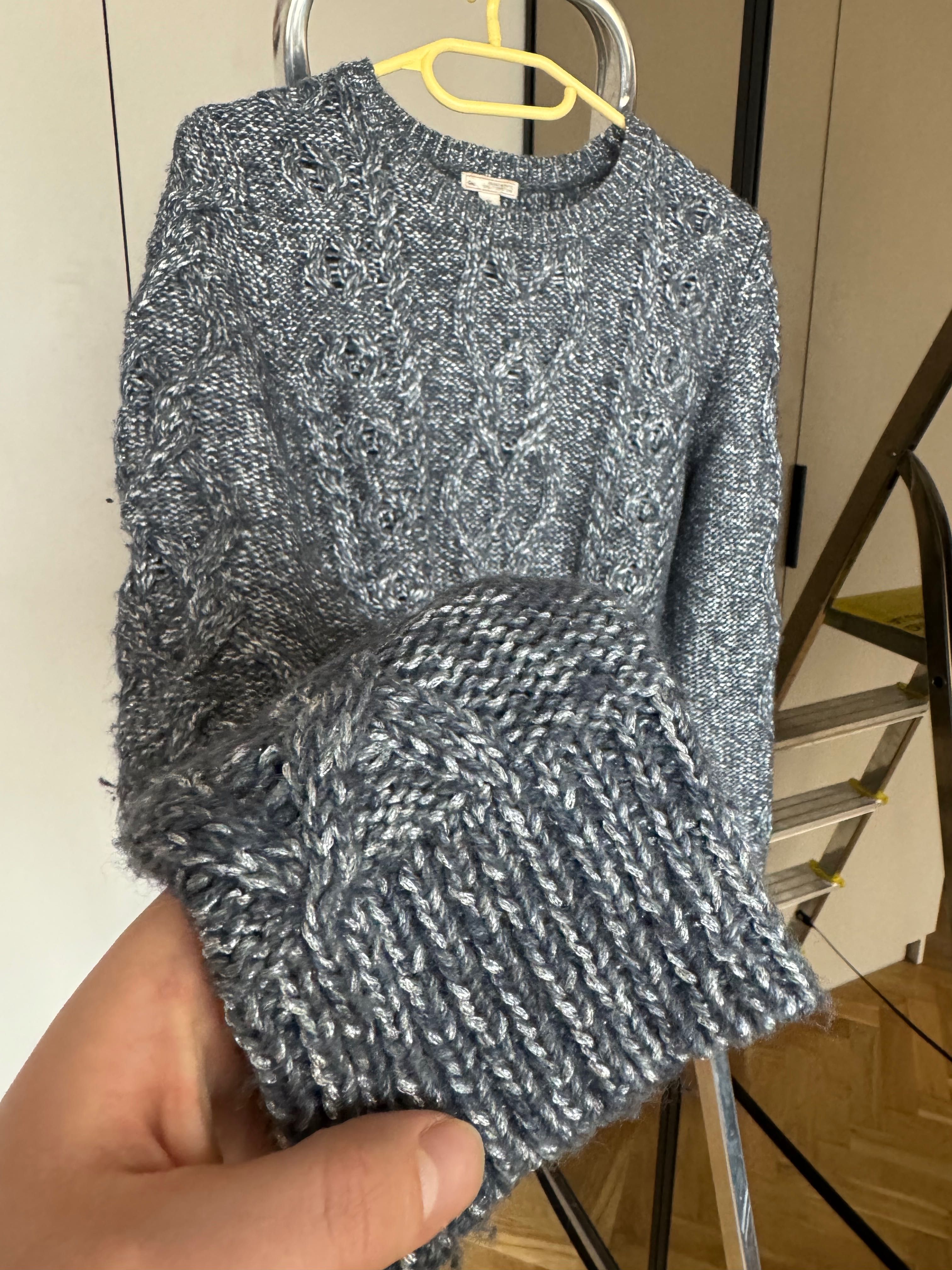 Szaro-srebrny sweter GAP
