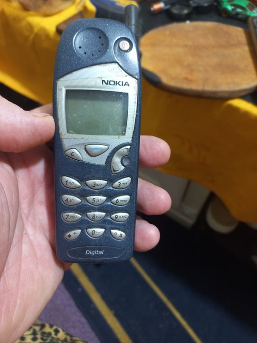 Мобильный телефон  ретро без  зарядки
