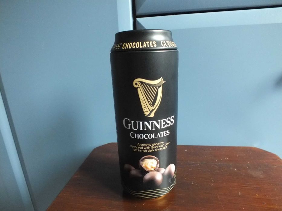 Guinness pojemnik metalowy z pokrywką w kształcie puszka po piwie 17cm