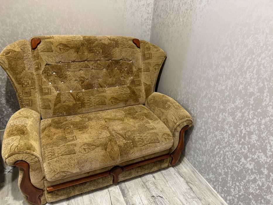 Подам диван в гарному стані