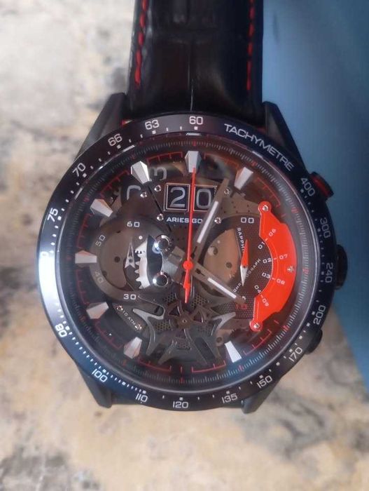 à venda:
relógio elegante da marca Singapura ARIES GOLD.