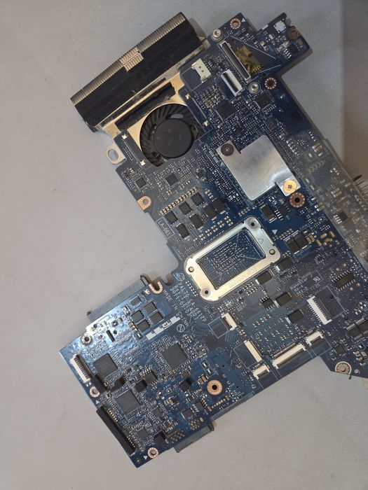 Sprzedam uszkodzona plyte glowną do laptopa DELL latitude E6320