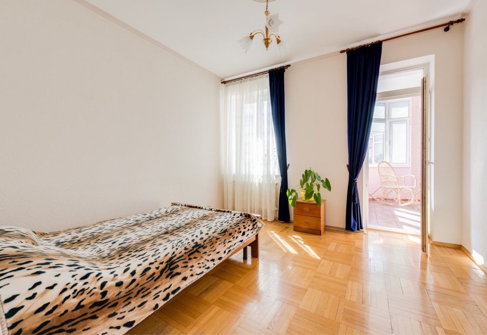 Без%. Вул. Проф. Павловського, 4 (Боткіна), метро КПІ, 4 кім., 174 м
