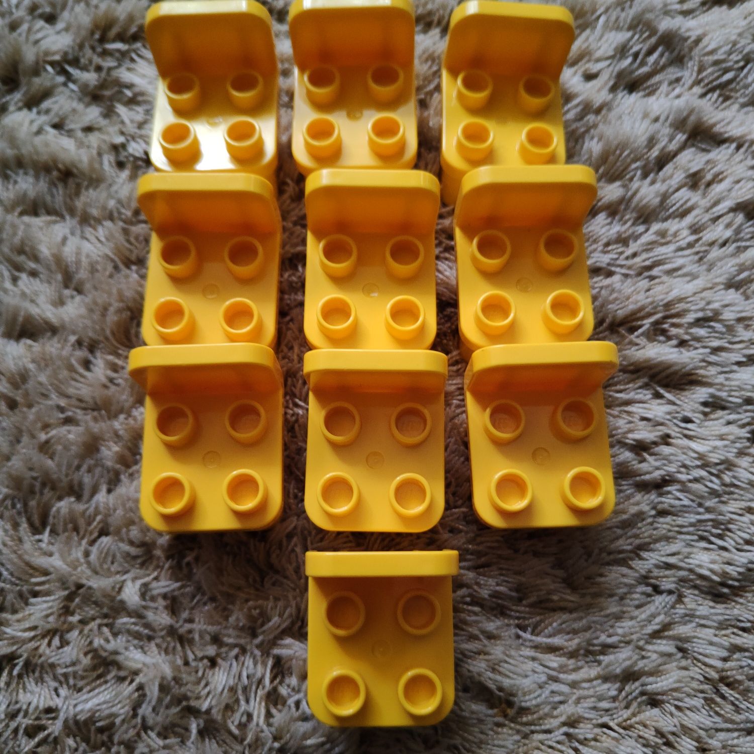 Krzesła żółte (10)  • elementy lego duplo