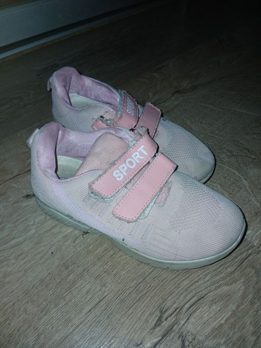 Віддам взуття для дівчинки