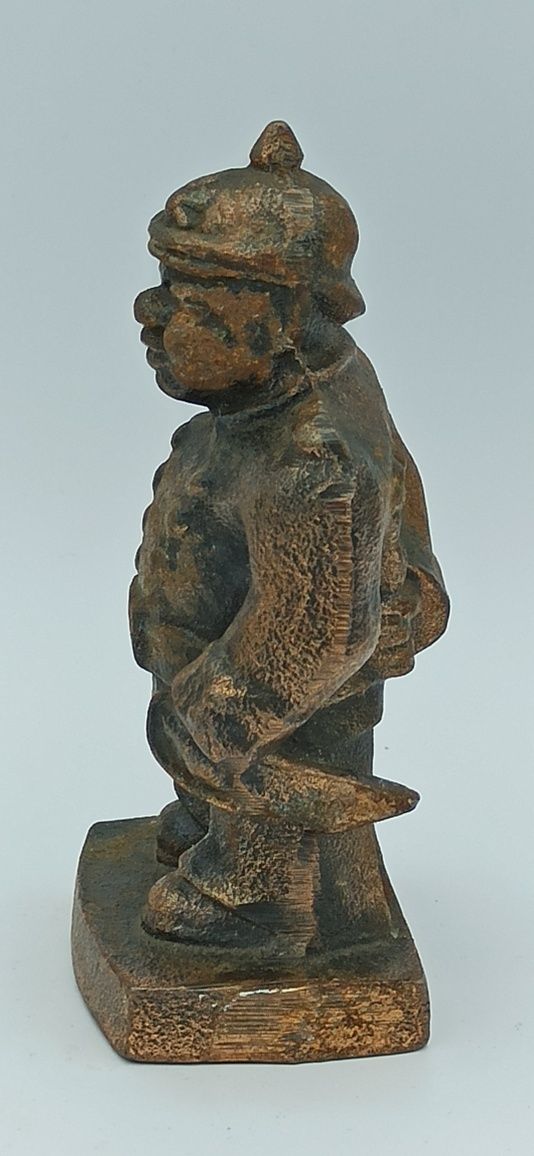 Figura Żeliwo Żołnierz z szablą i kwiatami  1,515 kg