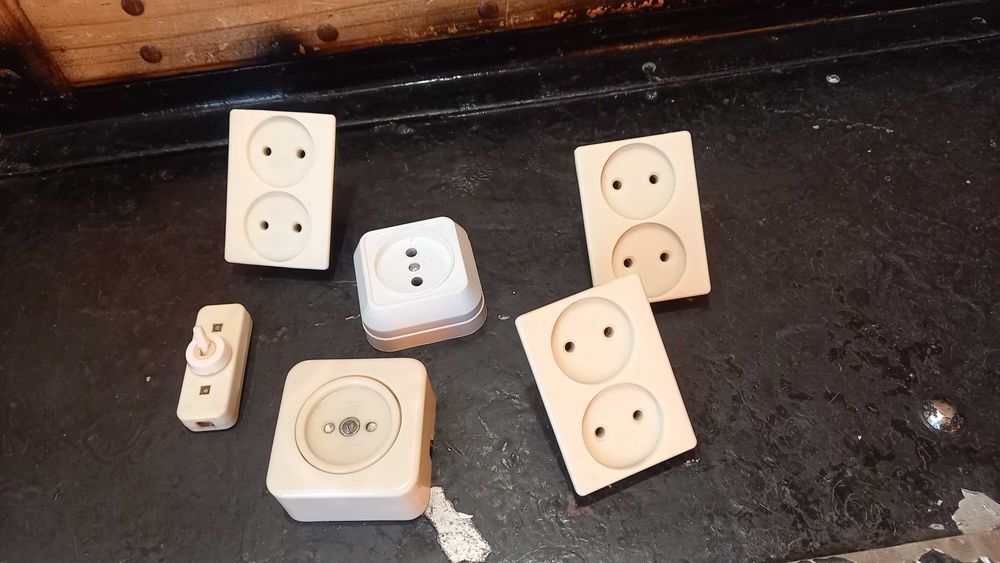 Выключатели света,розетки,тройники в розетку  ГДР/СССР