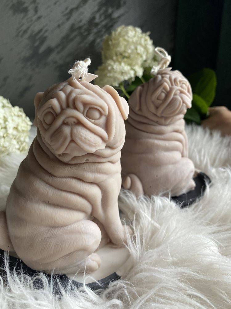 Beżowa świeca sojowa mops pug mopsik duża zapachowa