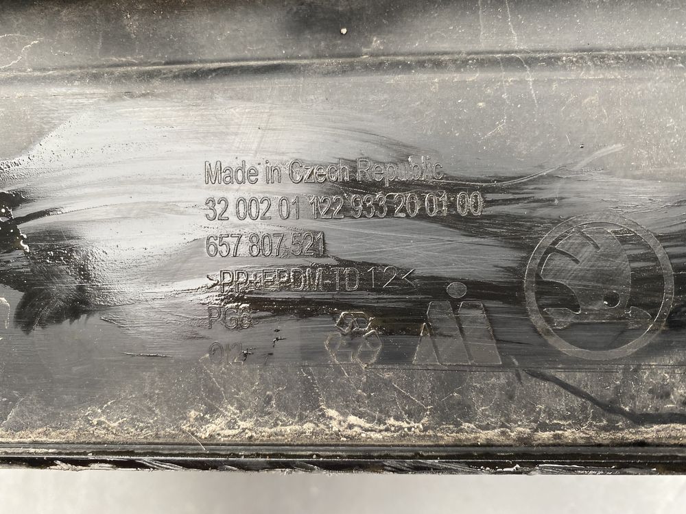Skoda scala бампер задній 657807521 2019-