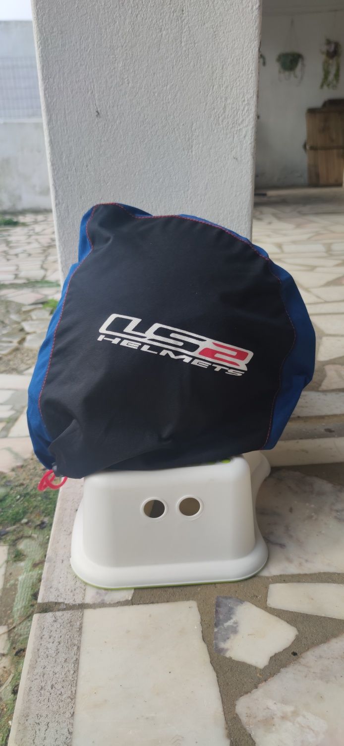 Capacete marca LS2