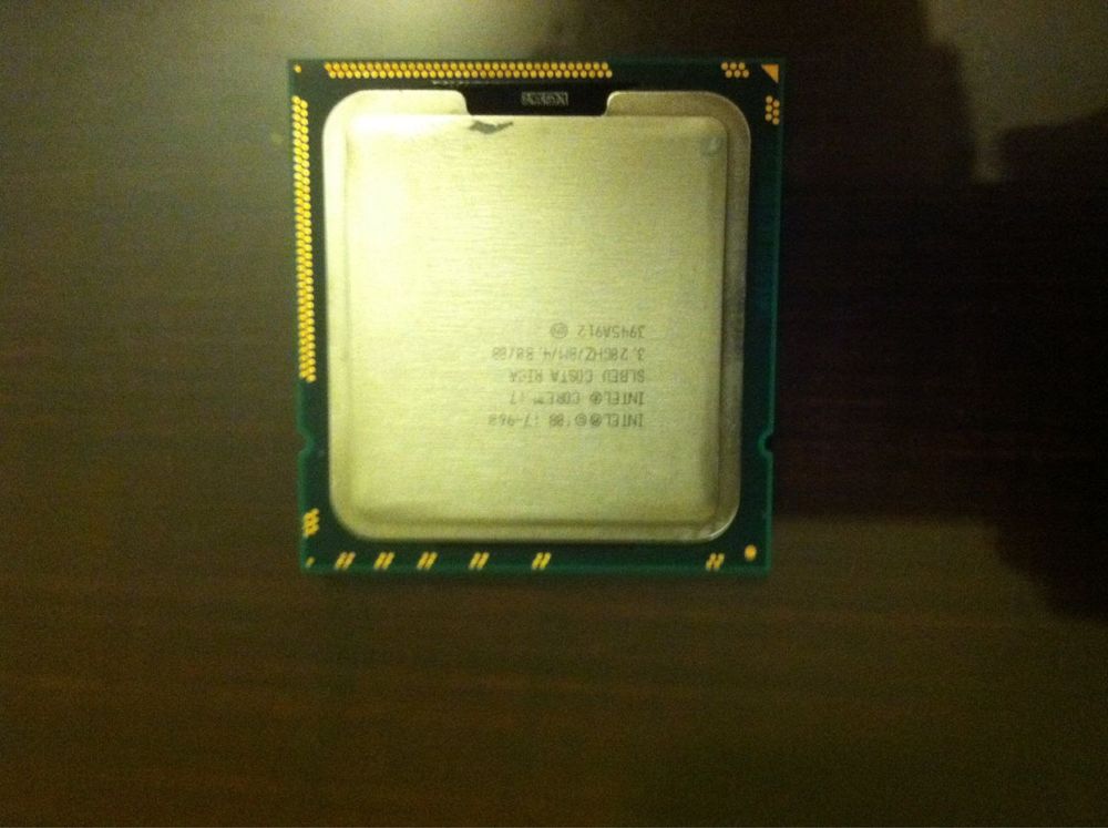 Процессор intel i7 (4 ядра). (8 потоков ) сокет LGA 1366))