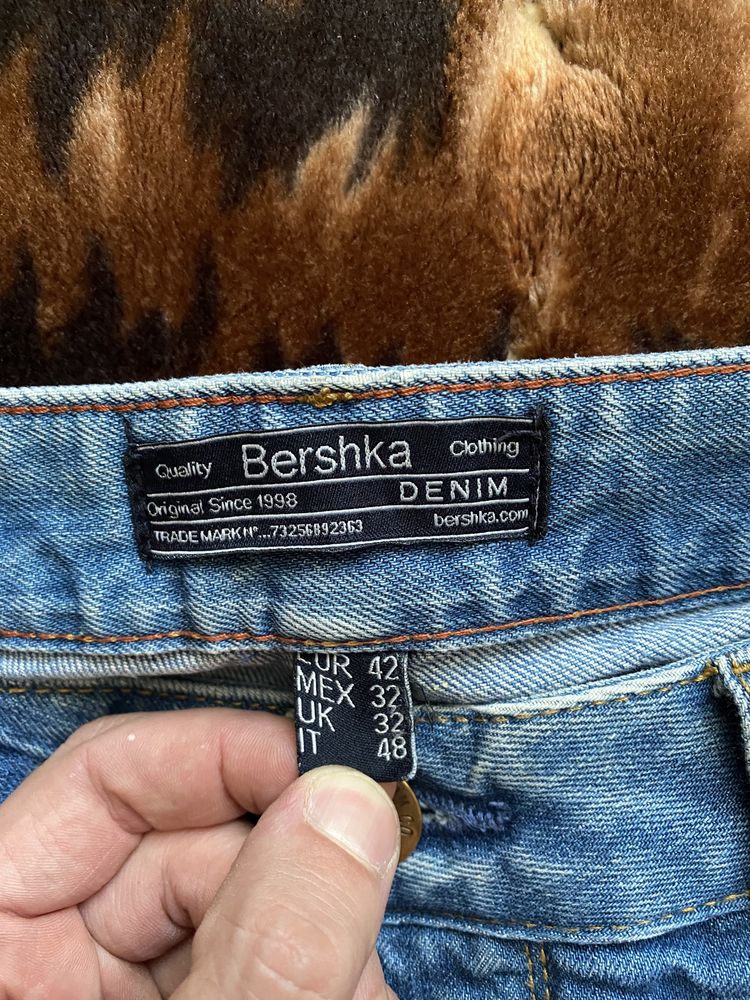 Джинсы Bershka