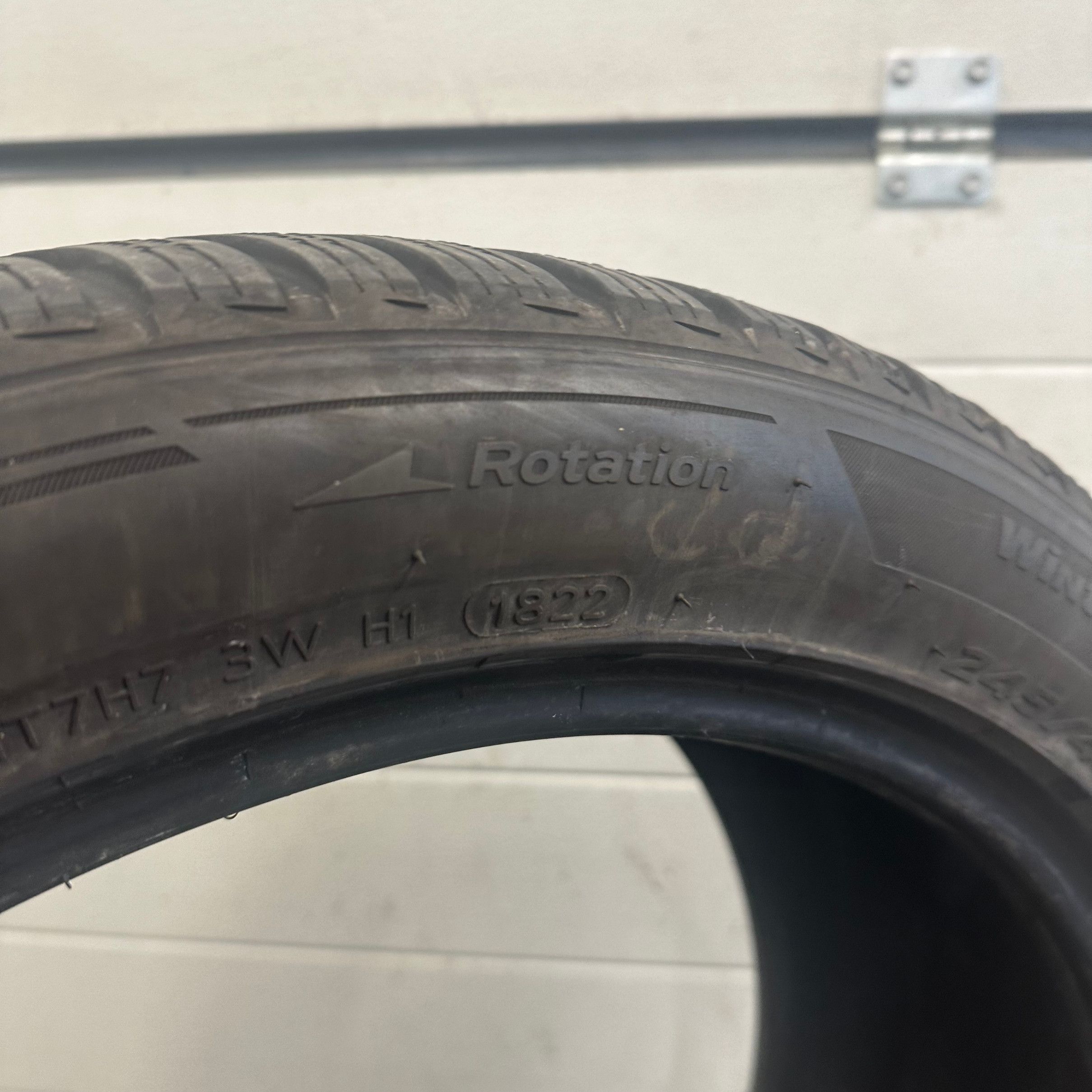 Opona Hankook Winter i*cept evo3 - 245/45/19