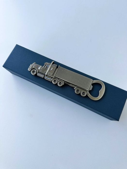 Otwieracz do piwa Prezent Gift Gadżet Tir Ciężarówka Auto Ciemna stal