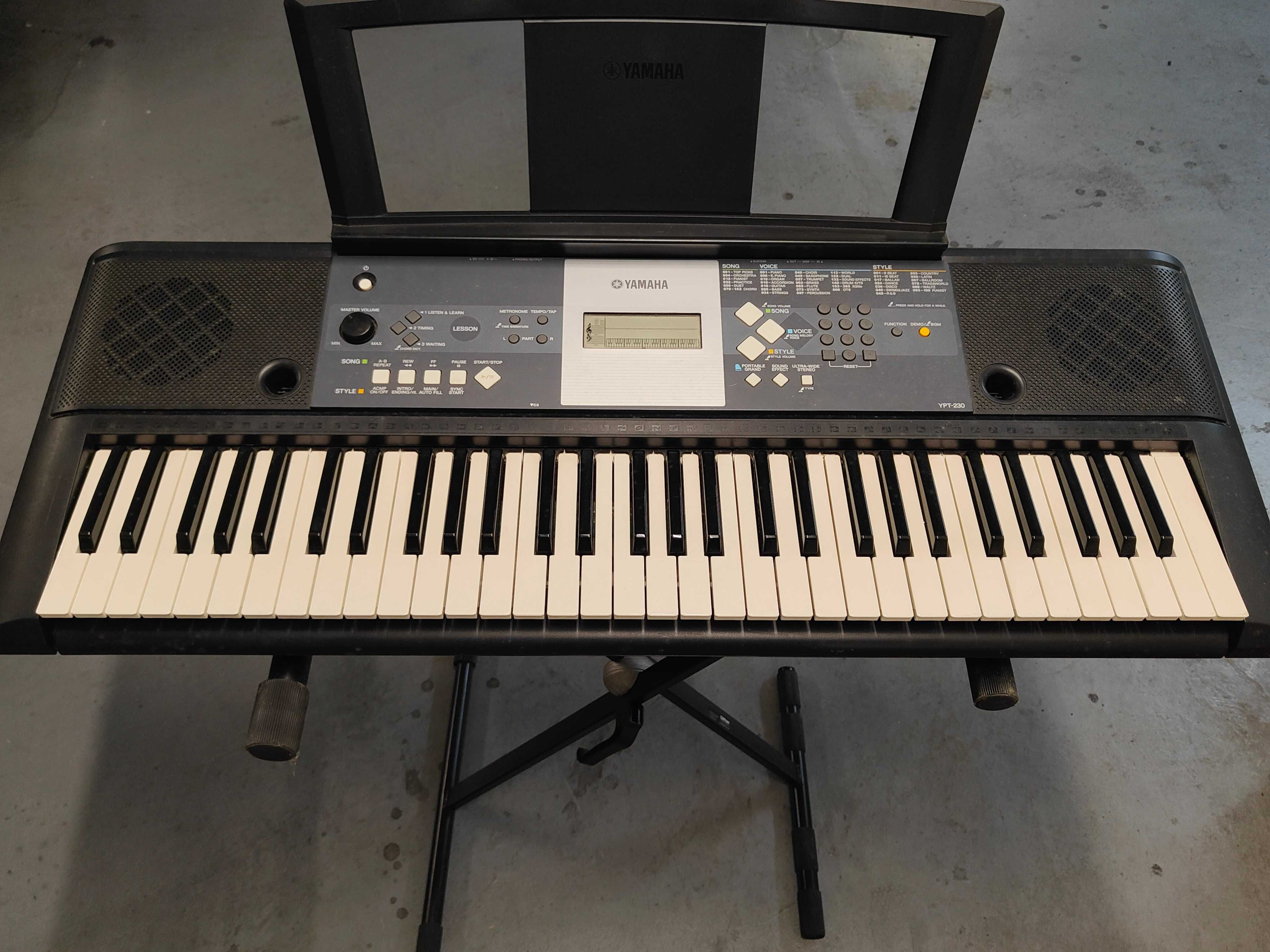 Orgão YAMAHA YPT 230 + Tripé - como novos