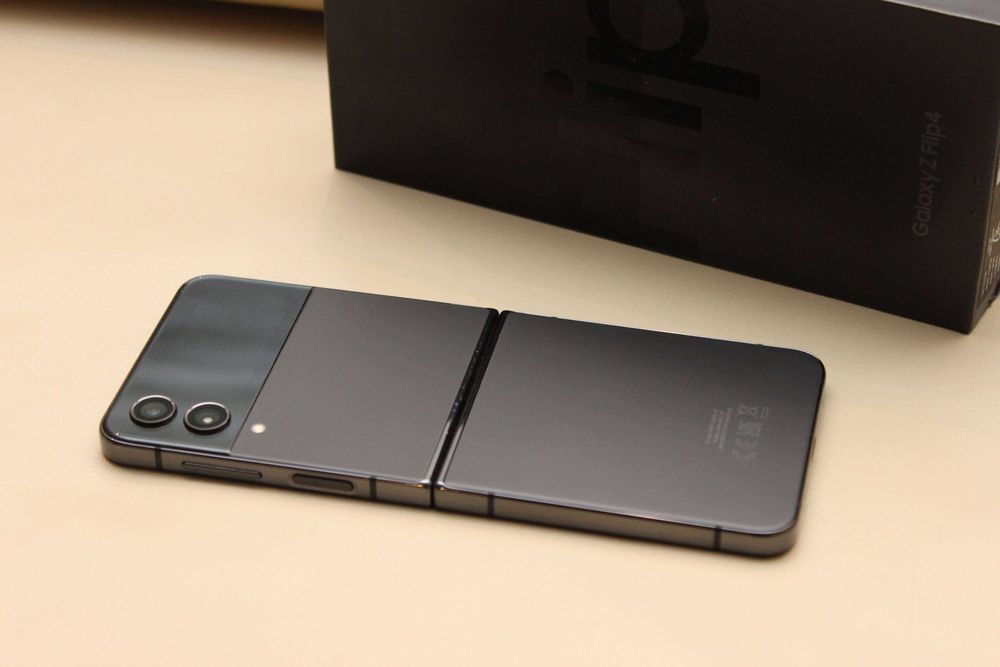 Telefon Samsung Galaxy Z Flip4 Flip 4 8 / 128 GB