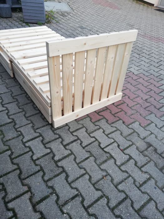 łóżko drewniane na wzór palet