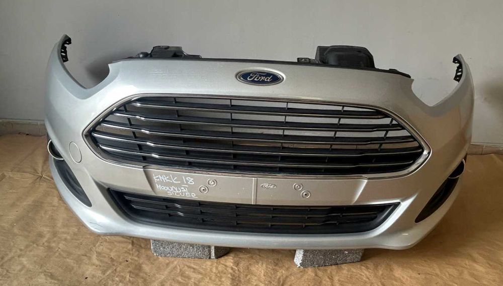 Передний бампер Ford Fiesta MK7  usa в цвет st рест дорест