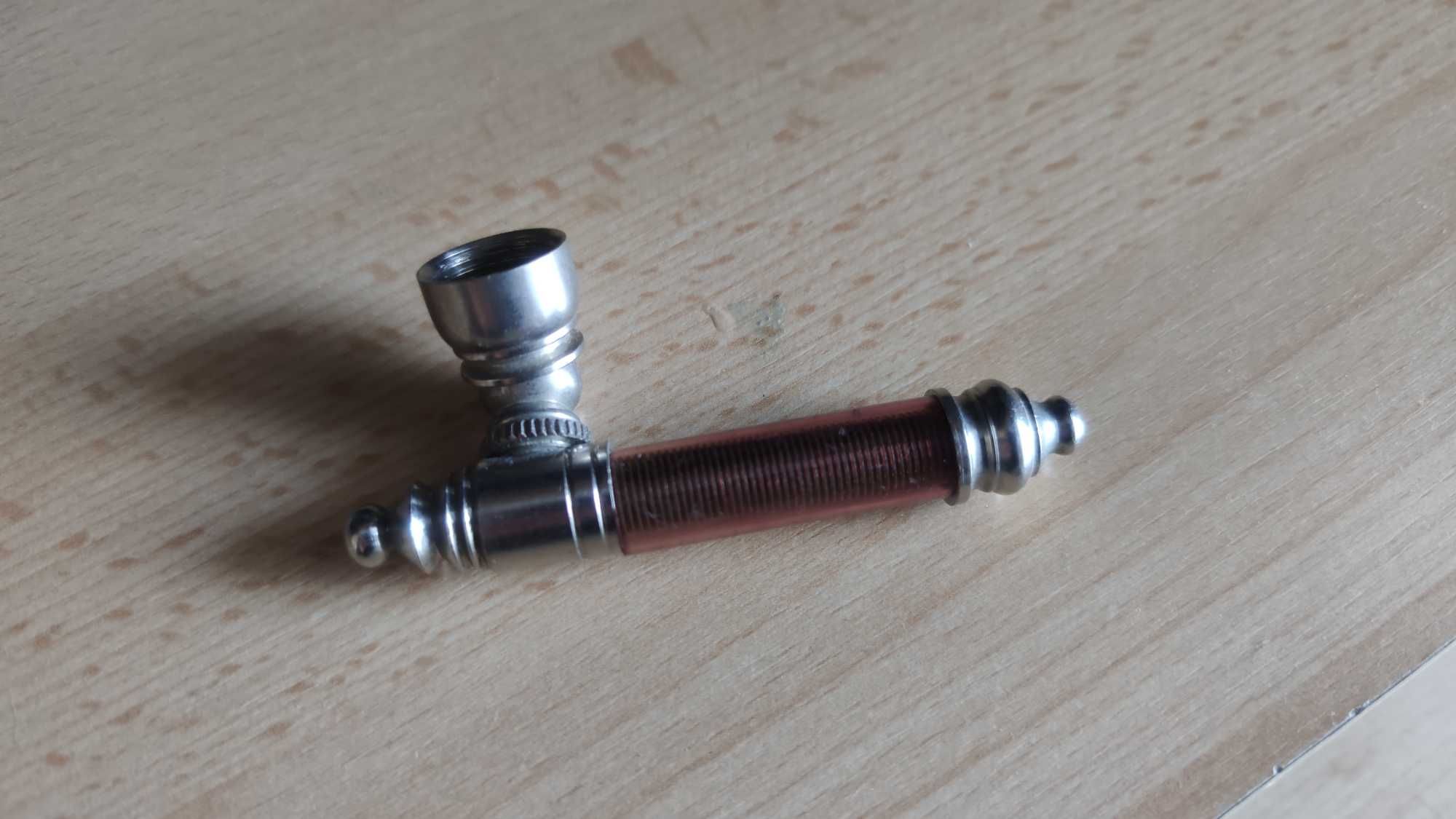 Cachimbo de metal e rede novo
