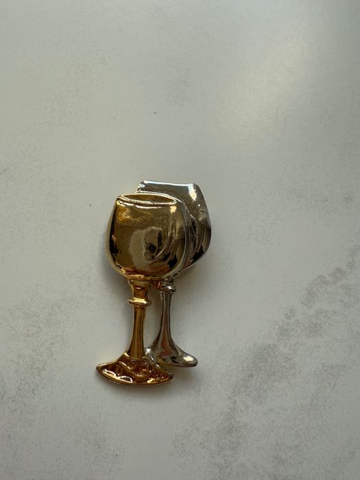 Broszka w kaztałcie kieliszków do wina vintage srebrna złota