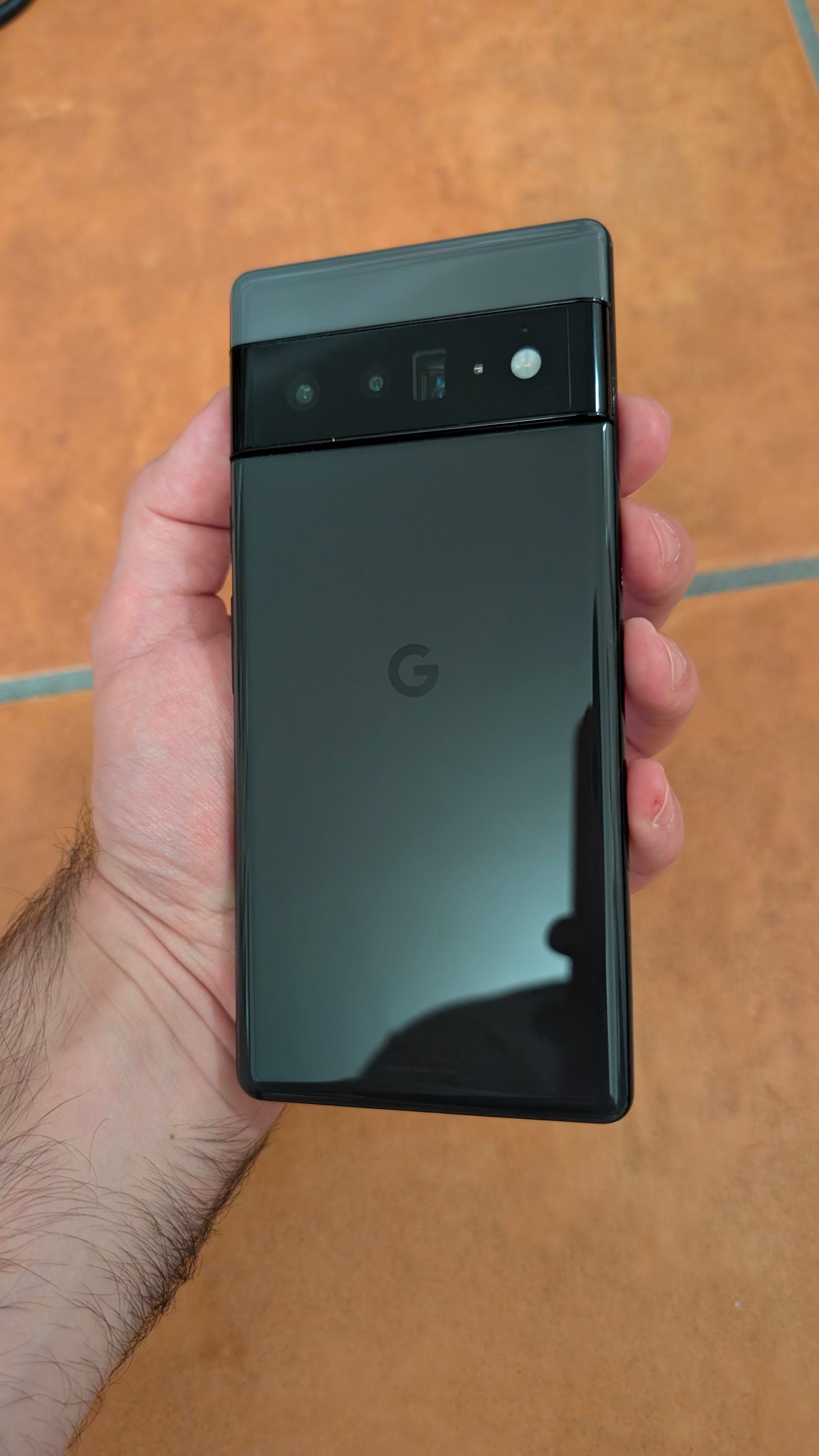 Pixel 6 Pro com vidro rachado