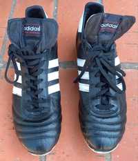 Chuteiras Adidas modelo Copa Mundial dos anos 80