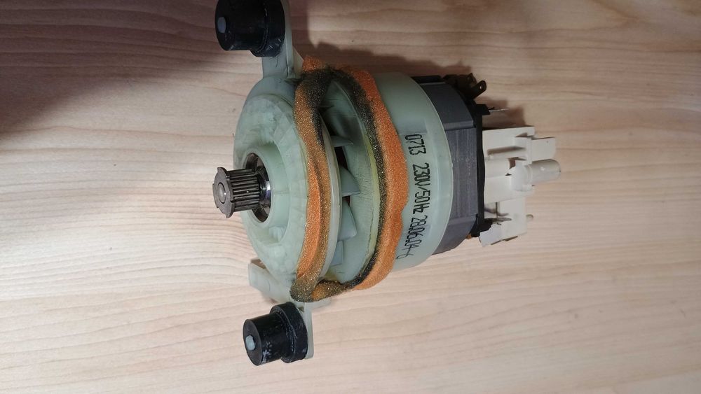 Двигатель 499044 мотор кухонного комбайна Bosch 5180