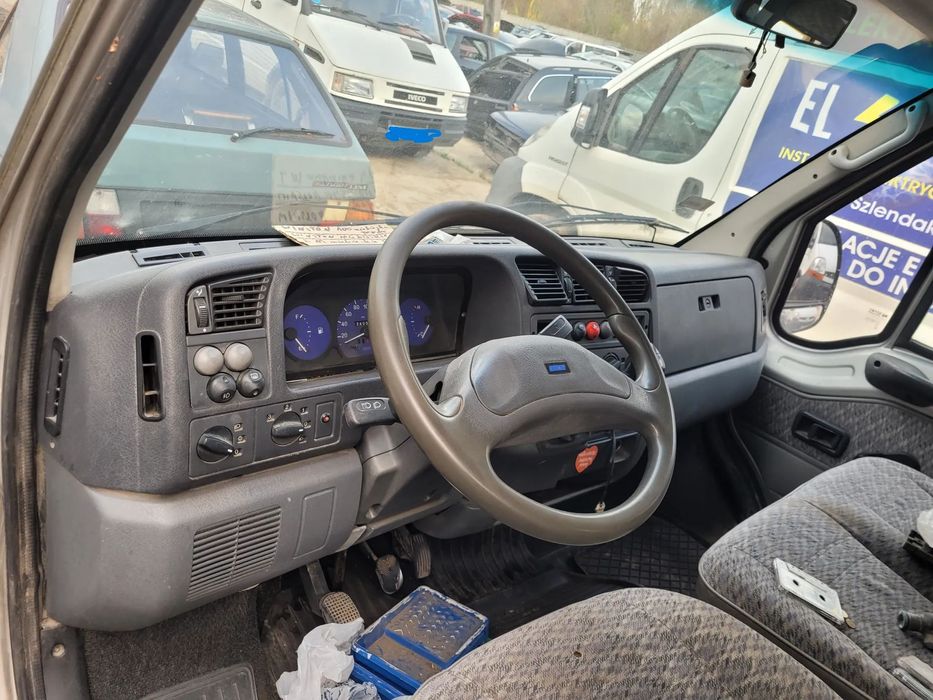 FIAT DUCATO 2 fotel fotele kanapa deska kokpit podsufitka boczek boczki klamka podłokietnik licznik prędkościomierz panel
