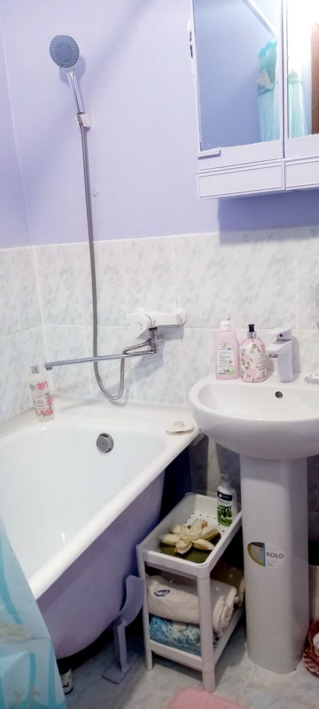 По суточно сдается квартира,Корабельный район,отдельный вход.