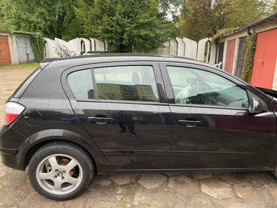 Opel Astra H 2004 - benzyna + LPG, sprawny silnik, dużo nowych części