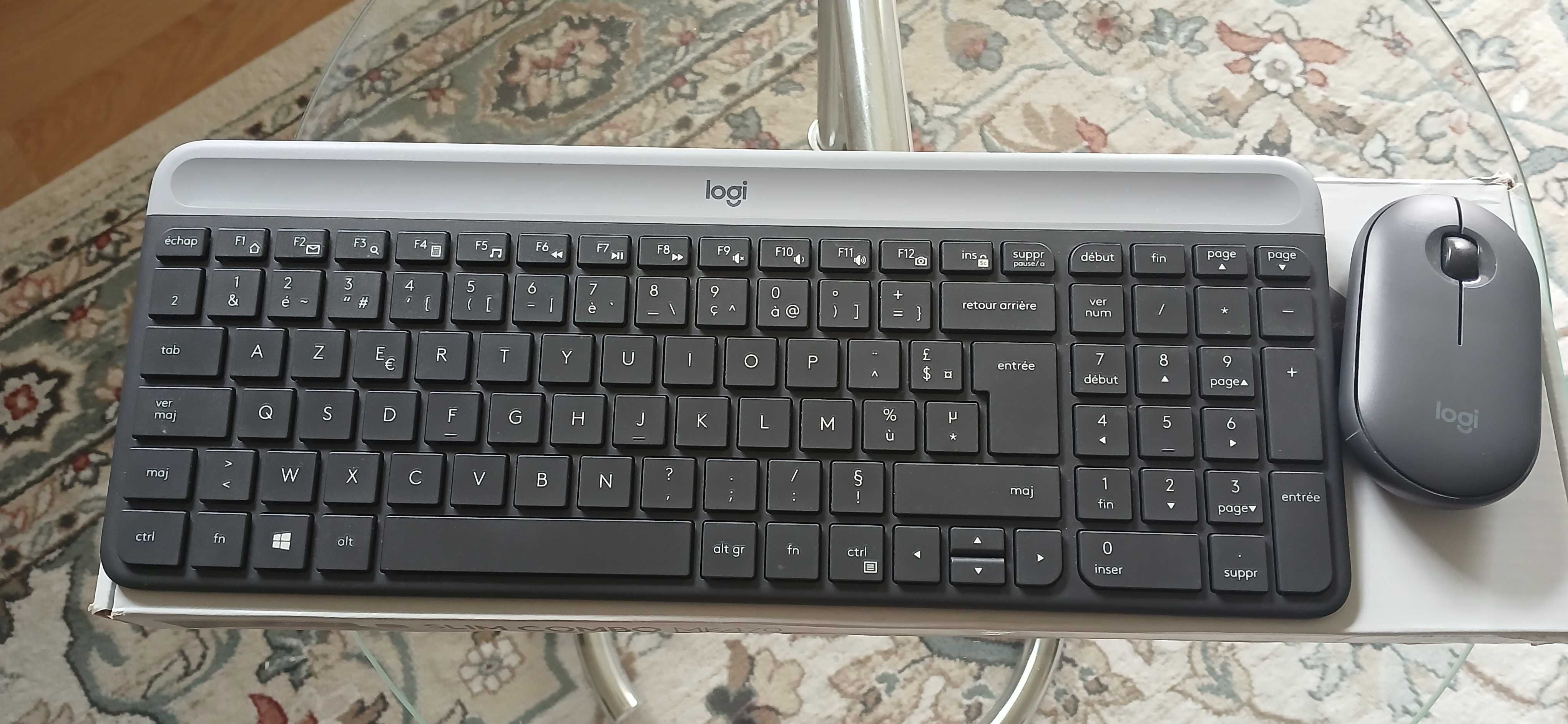 Klawiatura i myszka Logitech Slim Combo MK470.