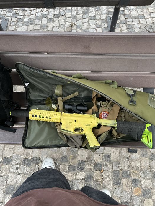 Airsoft m4 eletrica AEG com red dot full metal