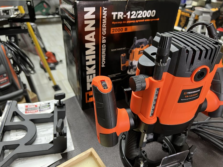Фрезер электрический Tekhmann TR-12/2000 + набор фрез 2000 Вт