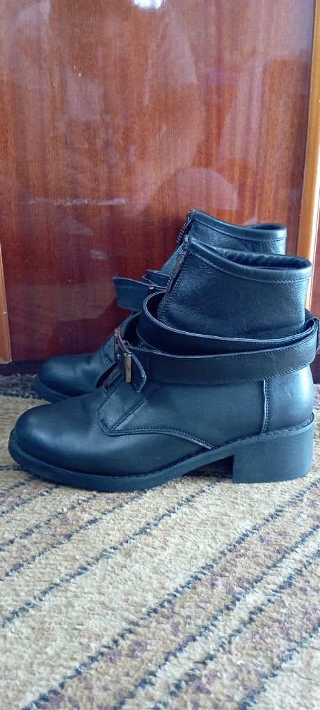 Продам демисезонные кожаные сапожки
