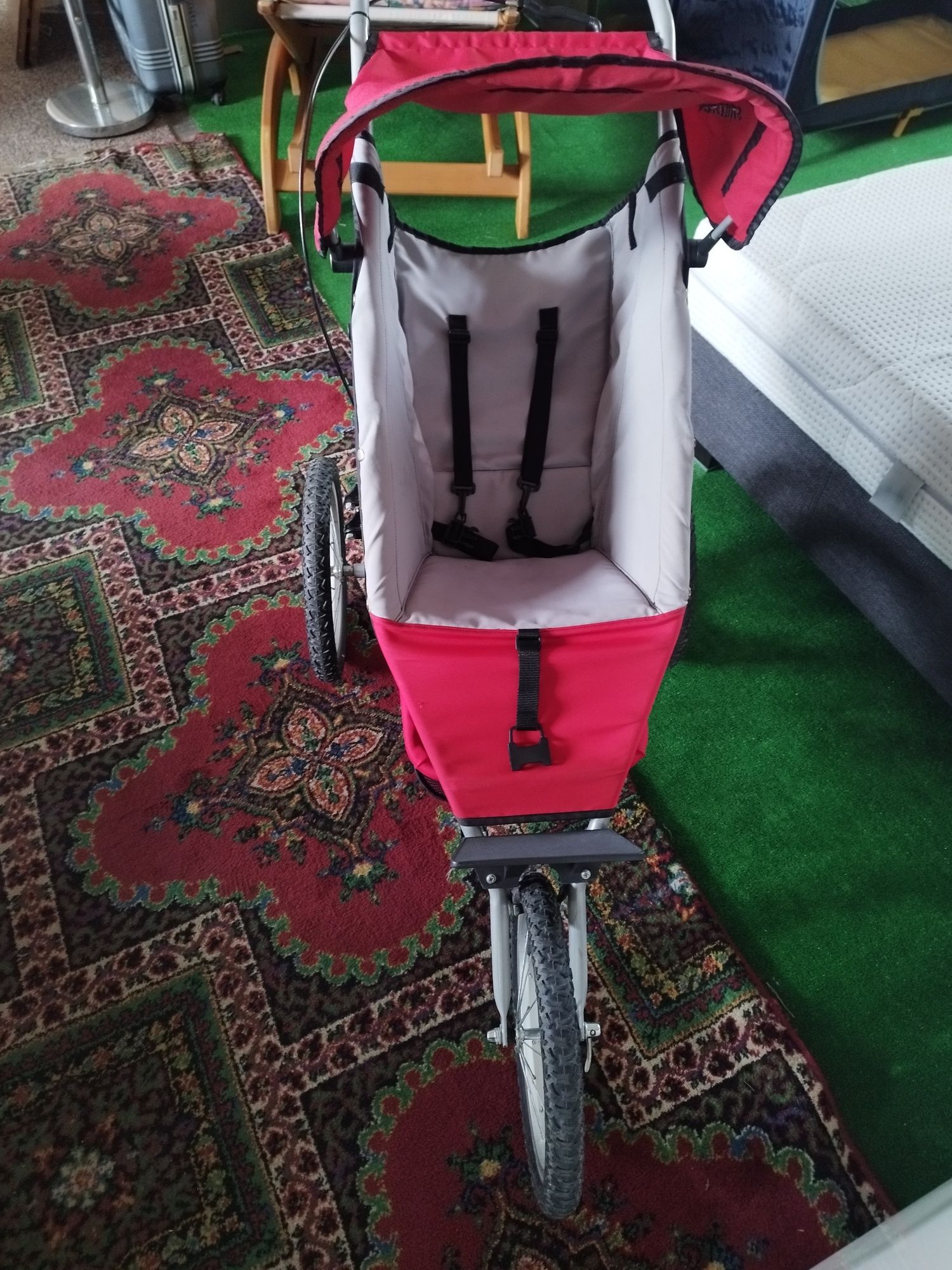 wózek spacerowy do biegania na pompowanych kołach