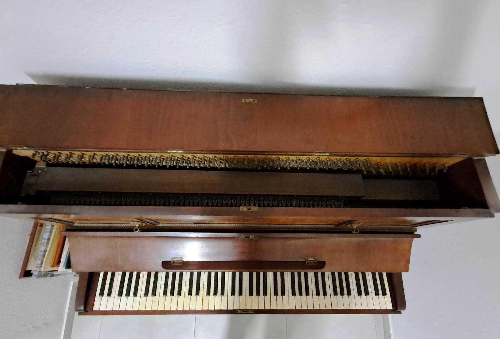 pianino zabytkowe
